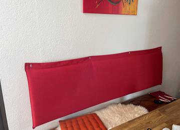 Wandkissen zum Aufhängen nach Maß in der Farbe Uni-Living Red