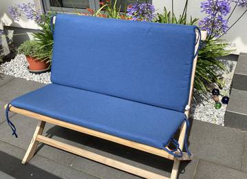 Bankauflage mit Rücklehne nach Maß in der Farbe Monaco Blu Bankauflage mit Rücklehne nach Maß in der Farbe Monaco Blu