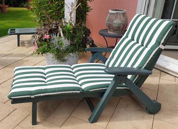 Bequeme Liegenauflage in der Farbe Stripy Green