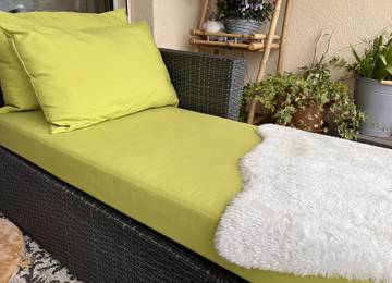 Lounge Sitzkissen nach Maß mit farblich passenden Zierkissen in der Farbe Sunny Anis