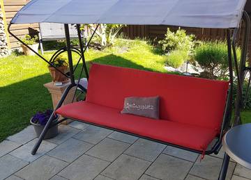 Bankauflage mit Rücklehne nach Maß in der Farbe Uni-Living Red Bankauflage mit Rücklehne nach Maß in der Farbe Uni-Living Red