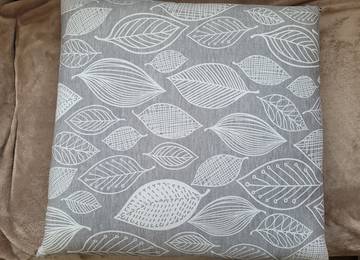 Sitzkissen 45x45x8cm in der Farbe Grey Leaves